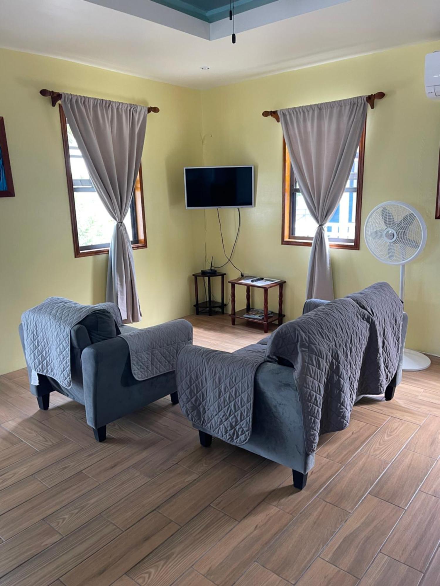 Hidden Treasure Vacation Home Blue Bay Cottage Кей-Колкер Экстерьер фото